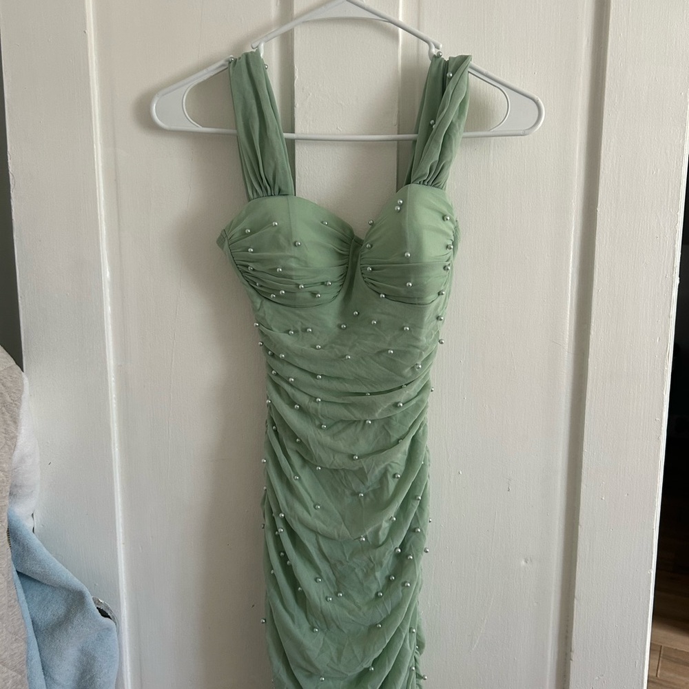 Elegant Green Sleeveless Dress
